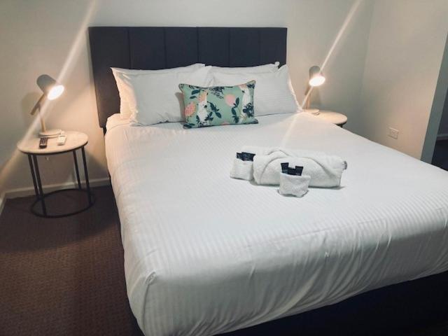The Platypus Accommodation & Cafe Cudal Екстериор снимка